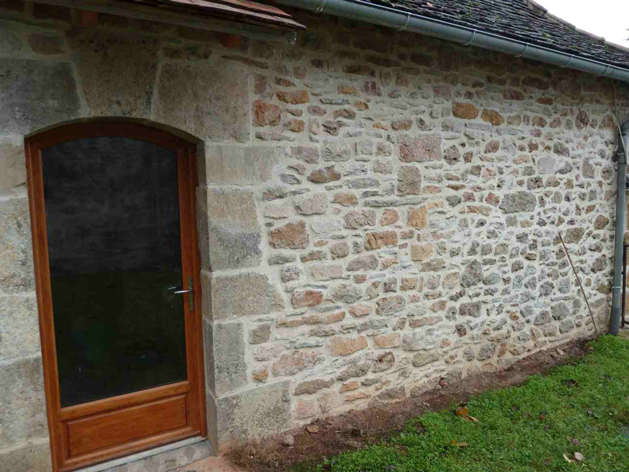 Joint à la chaux, façade en pierre dans la Dordogne