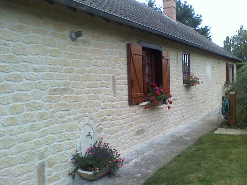 Joint à la chaux, façade en pierre à Saint-Michel-de-Montaigne