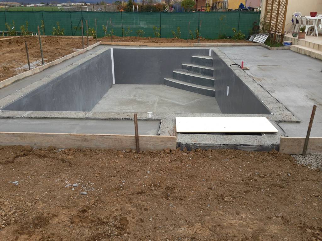 Création piscine béton Périgueux